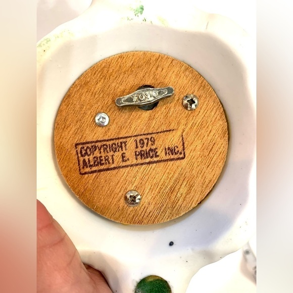 Albert E. Price 1979 Ceramic Phonograph Music Box - Works -some cracks - Picture 6 of 8